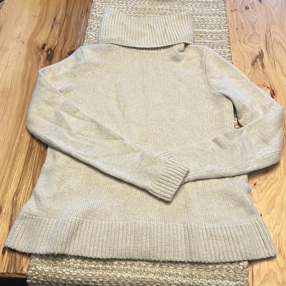 J Crew Factory cream wool blend turtleneck sweater size xs - Picture 1 of 4